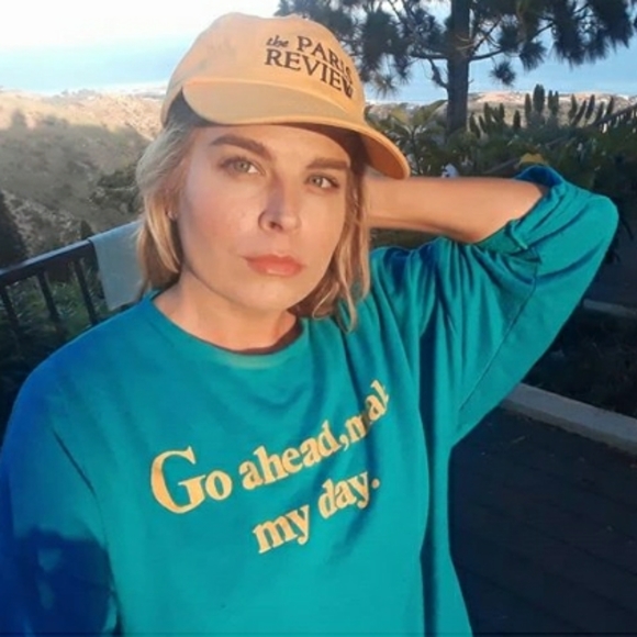 Meet your Posher, Stephanie - Picture 1 of 8